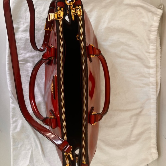 Large Galleria Patent Leather Bag in gradient burnt orange w/ gold tone hardware - Picture 10 of 15